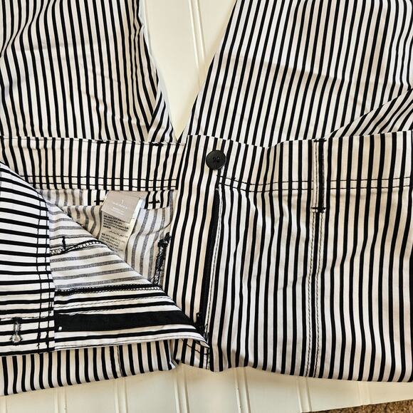 Chicos Women's size 1 mid-rise white black striped crop chino - Picture 8 of 9